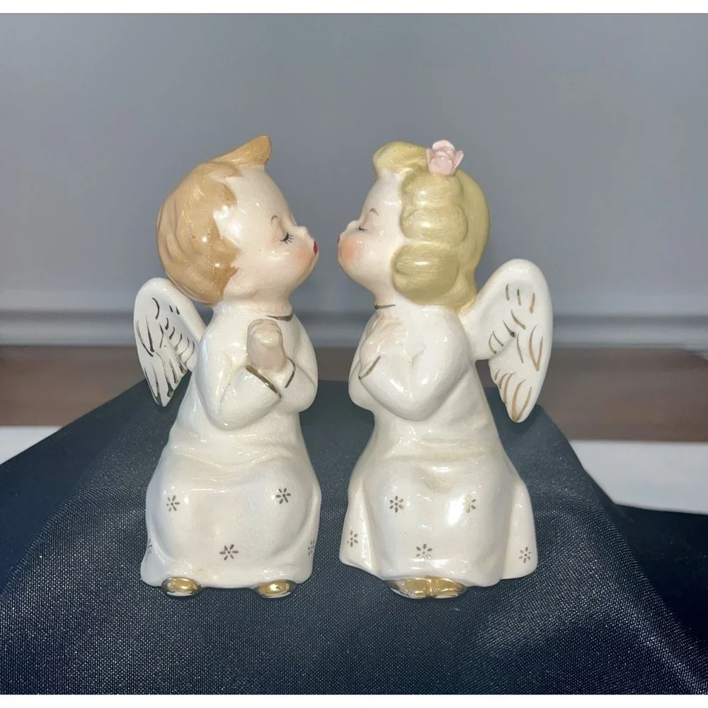 Vtg 1950s Kissing Angels Ceramic Figurine Japan  Boy & Girl Shelve Sitters